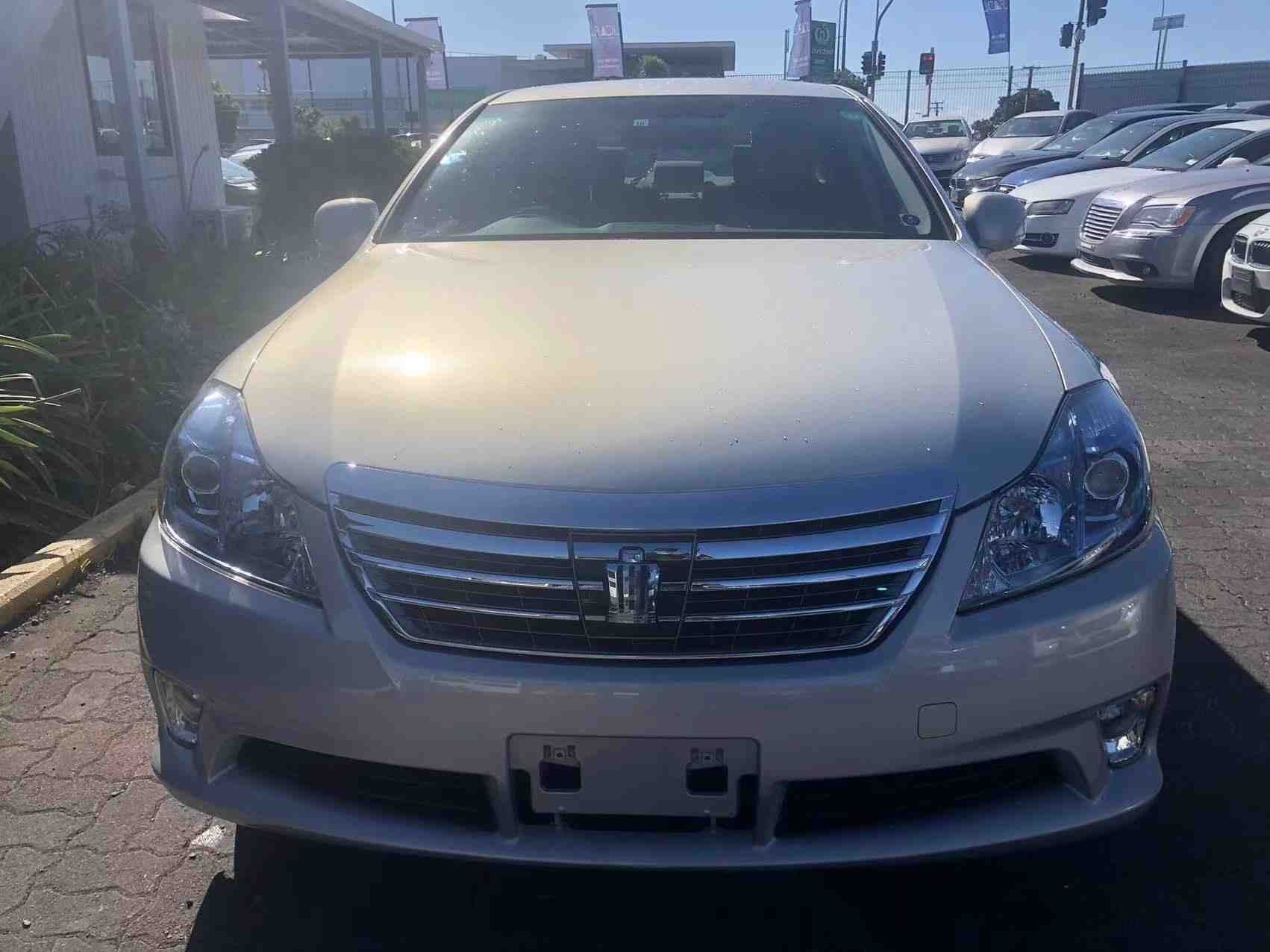 2011 Toyota Crown Hybrid, Anniversary Edition