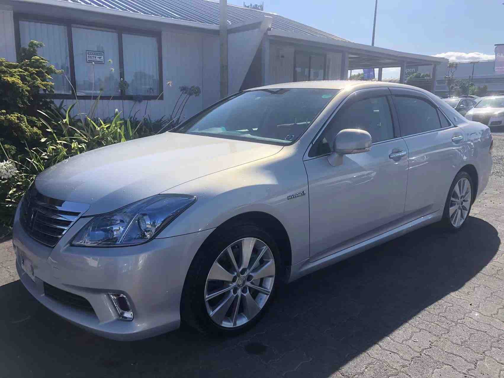 2011 Toyota Crown Hybrid, Anniversary Edition