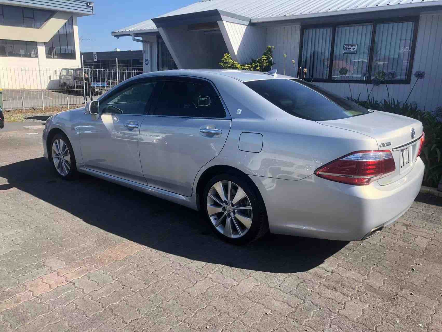 2011 Toyota Crown Hybrid, Anniversary Edition