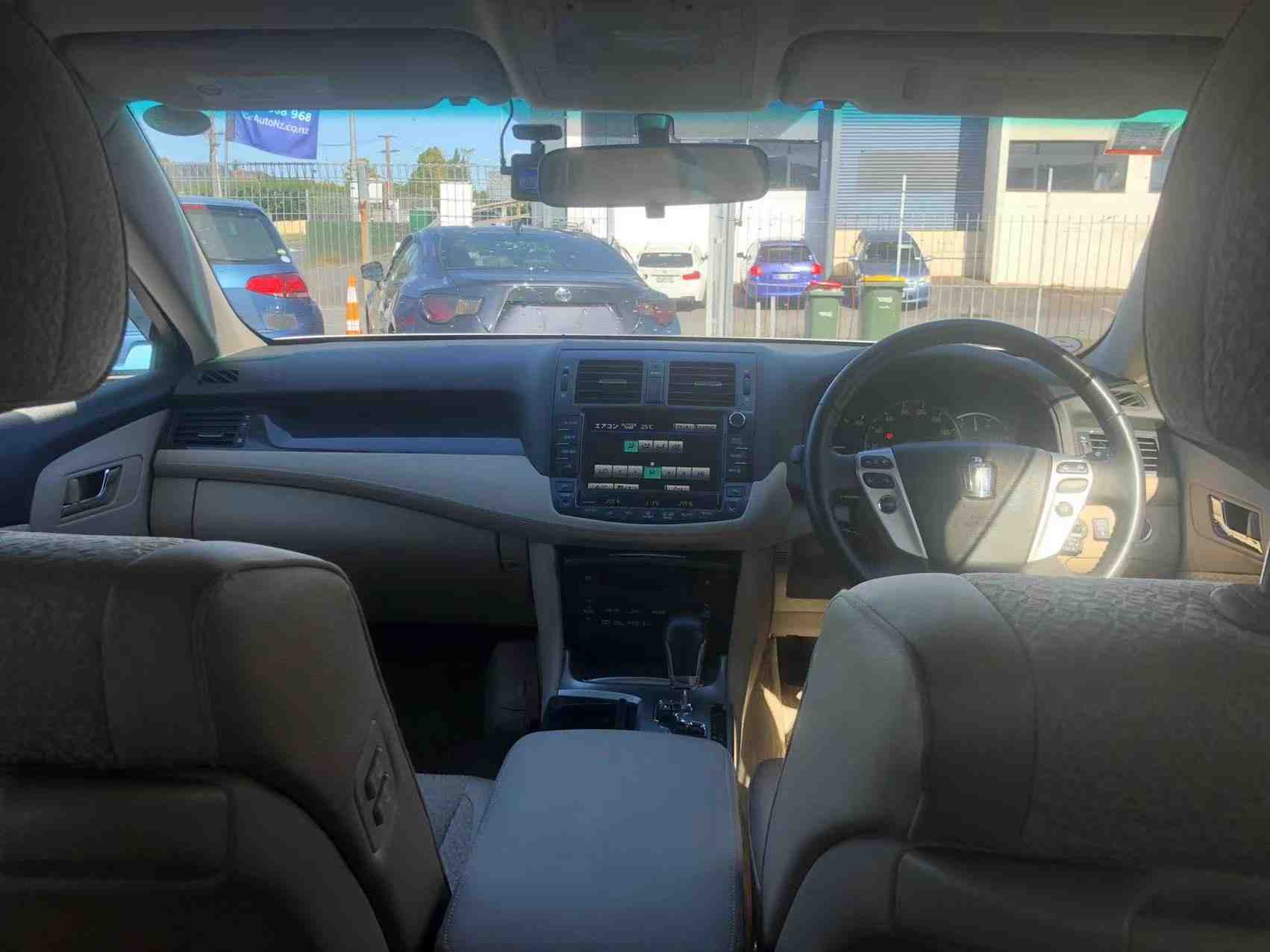 2011 Toyota Crown Hybrid, Anniversary Edition