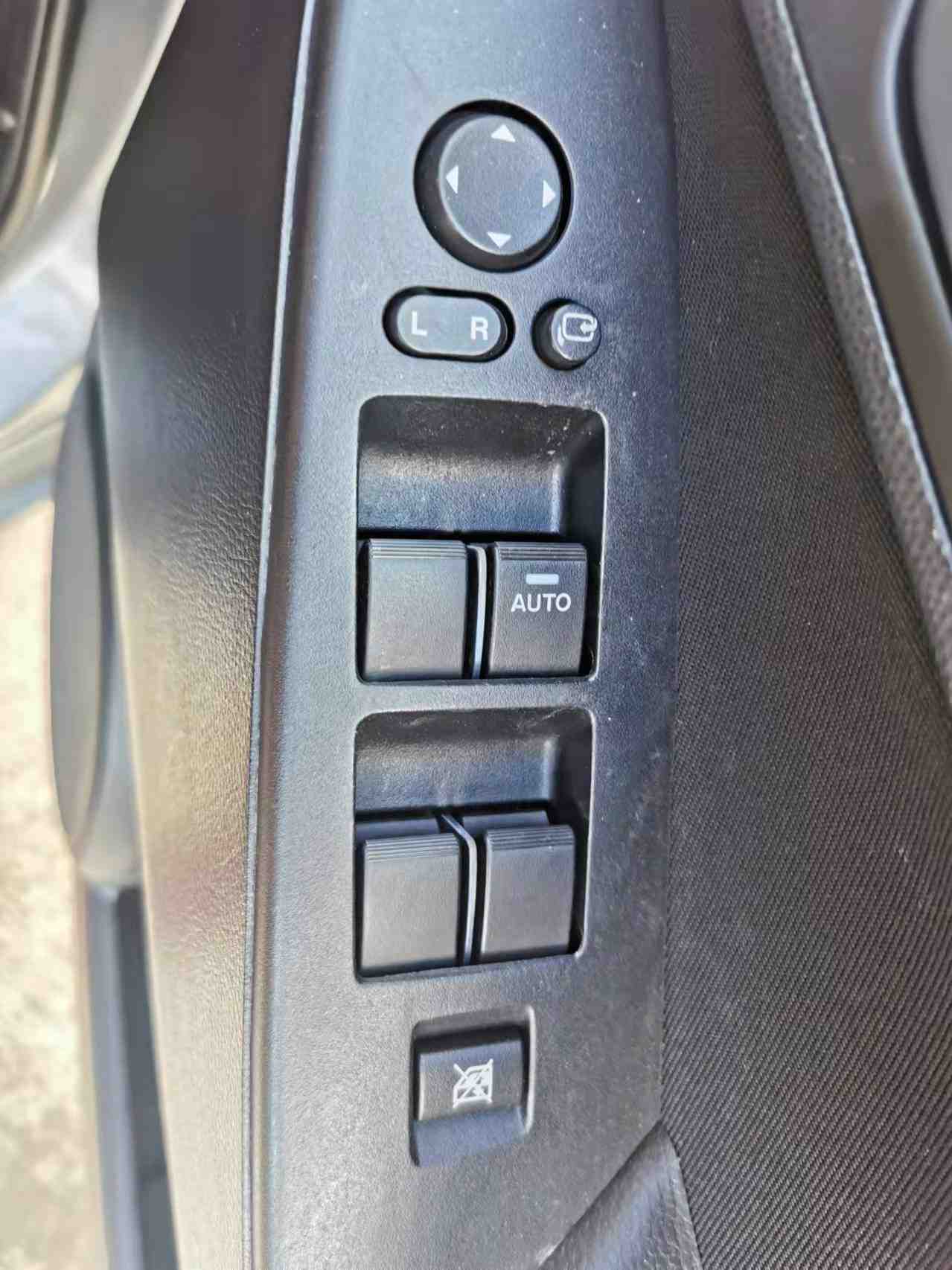2012 Mazda Axela Push Start, Key Less