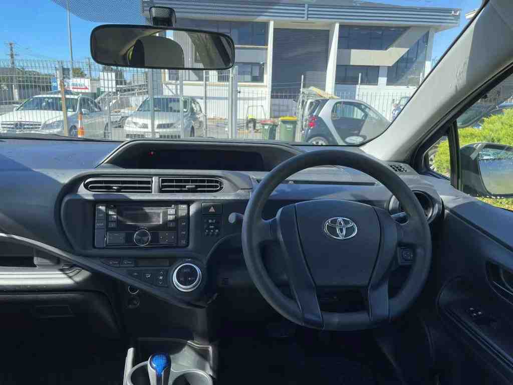 2017 Toyota Aqua Hybrid Low kms, fuel saving, Rebate now!!