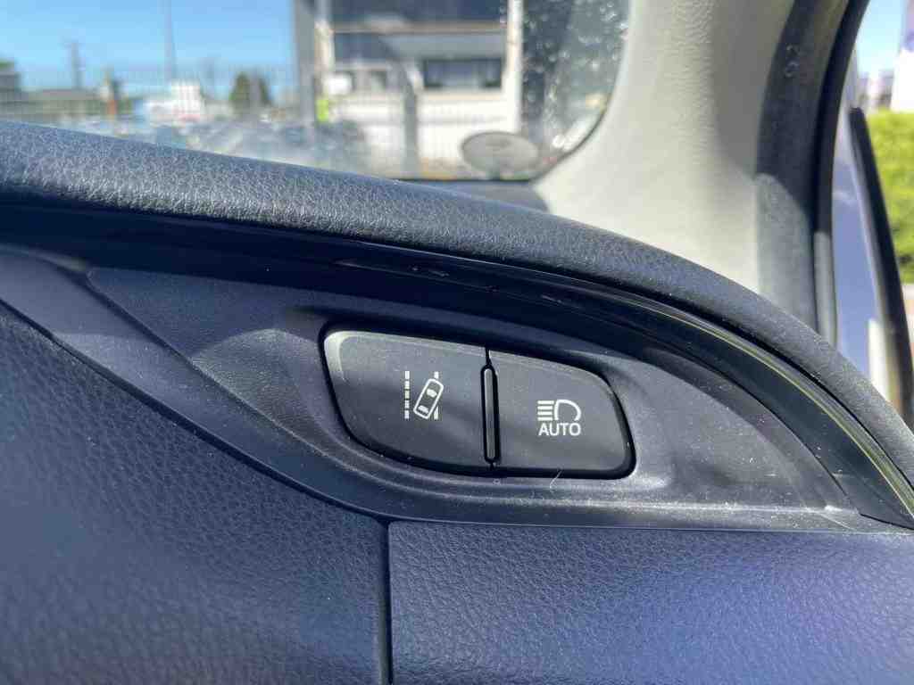 2017 Toyota Vitz Hybrid Facelift Lanes keeping, fuel saving, Rebate now!!