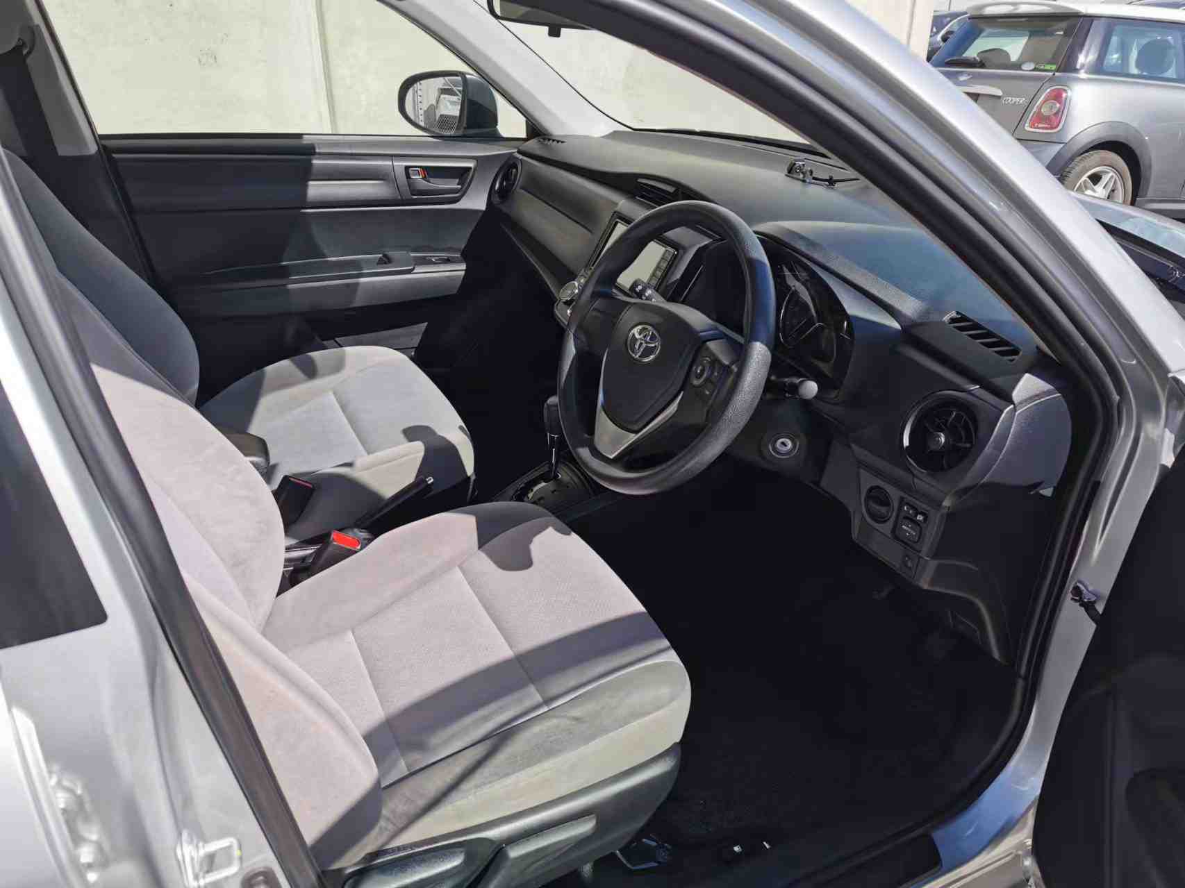 2017 Toyota Corrolla HYBRID, TIDY