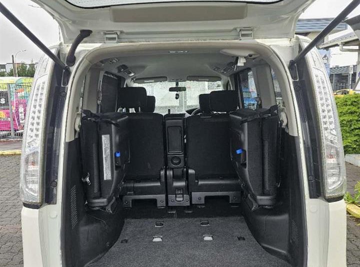 2013 Nissan Serena Hybrid