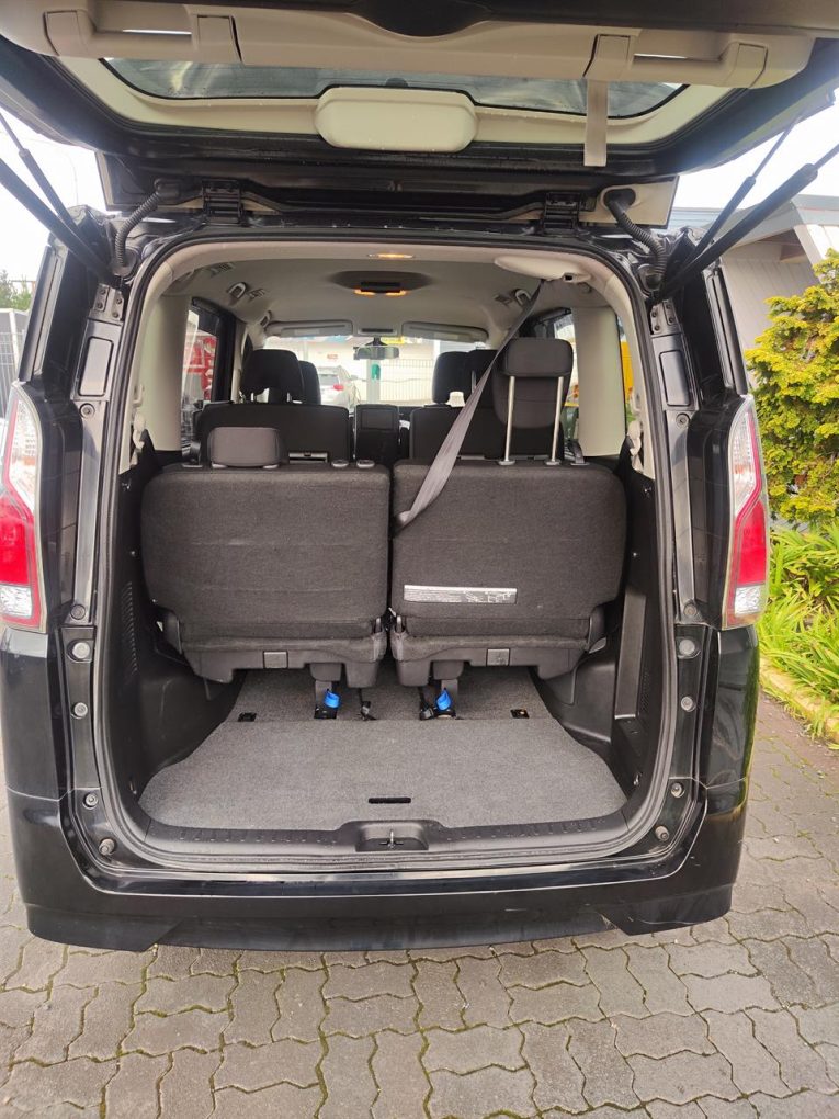 2017 Nissan Serena Hybrid