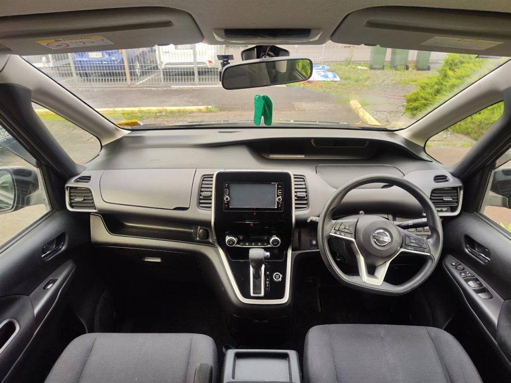 2017 Nissan Serena Hybrid