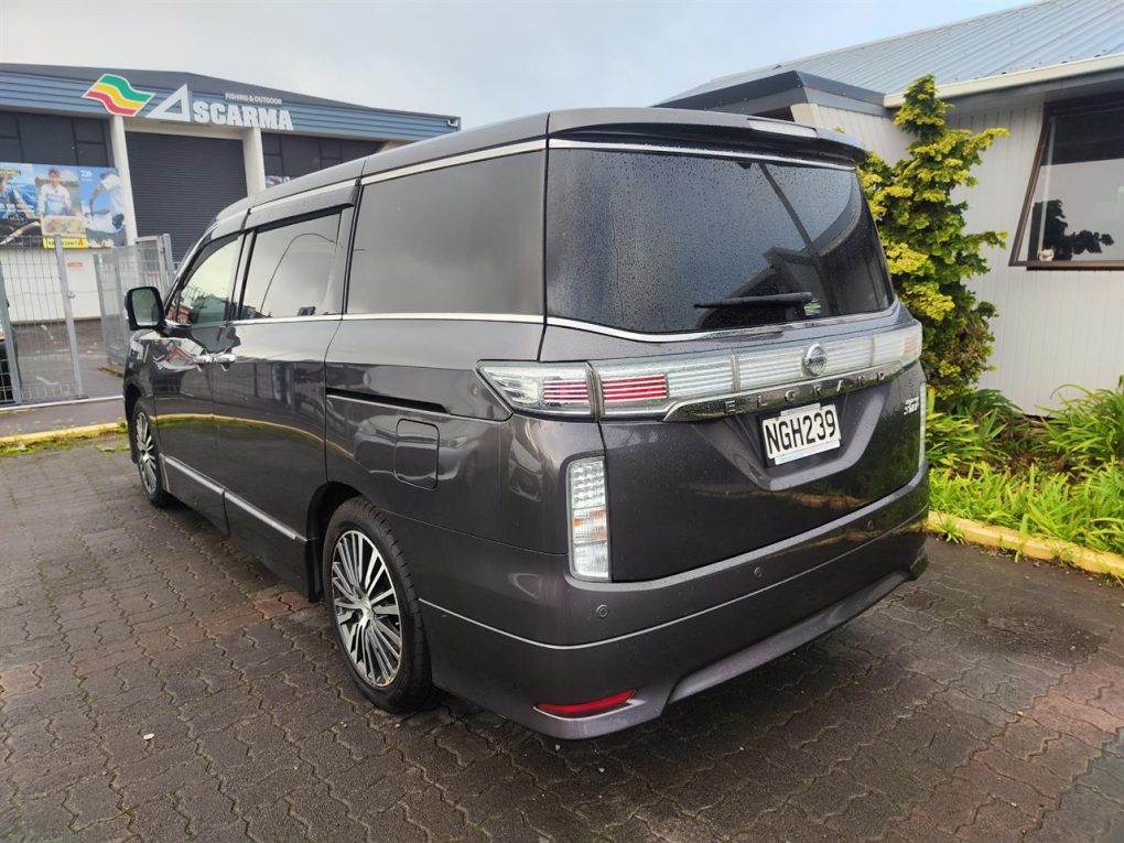 2014 Nissan Elgrand 7 Seater