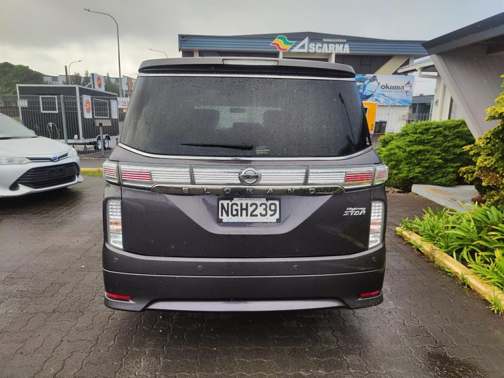 2014 Nissan Elgrand 7 Seater