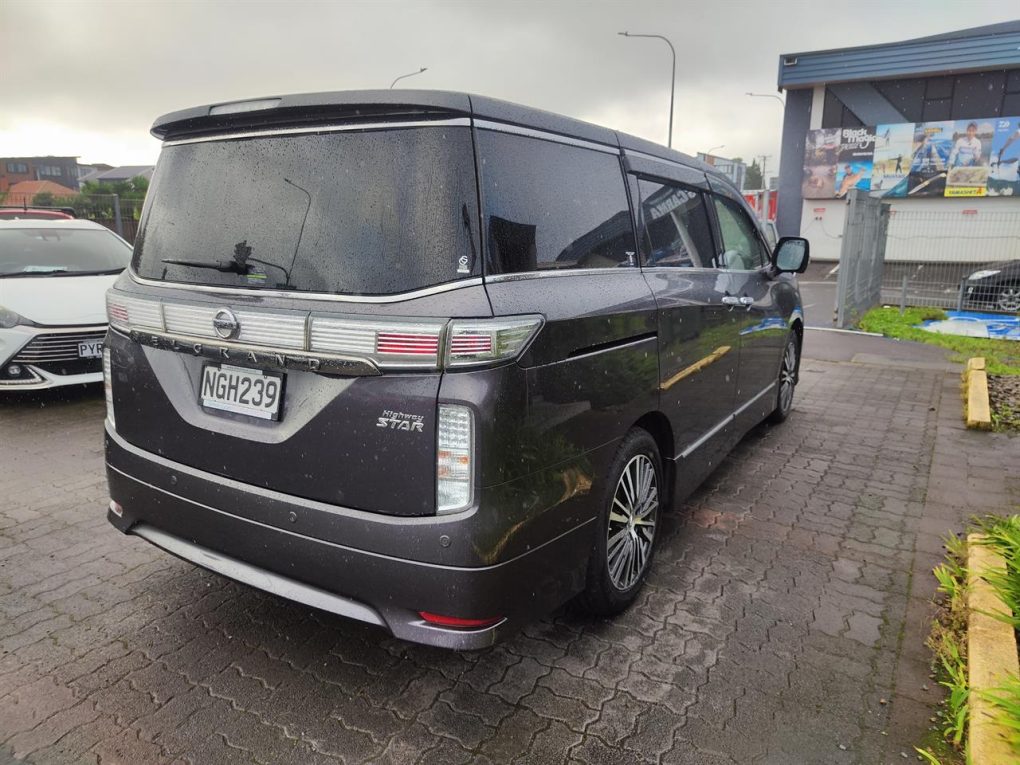2014 Nissan Elgrand 7 Seater