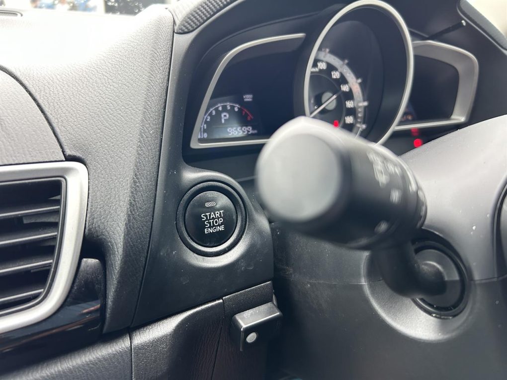 2016 Mazda Axela Push Start, Key Less