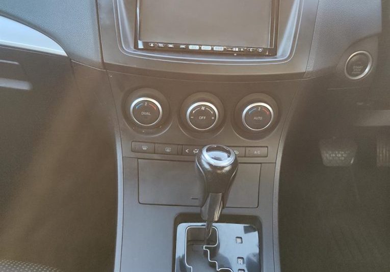 2012 Mazda Axela Saloon
