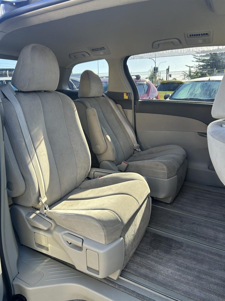2009 Toyota Estima Hybird