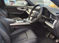 2023 Audi Q8 S line, 4WD