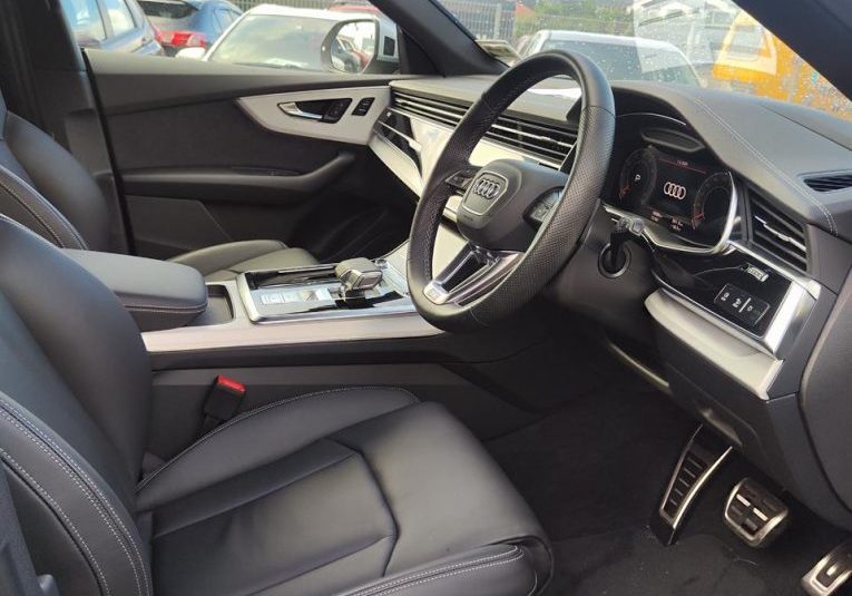 2023 Audi Q8 S line, 4WD