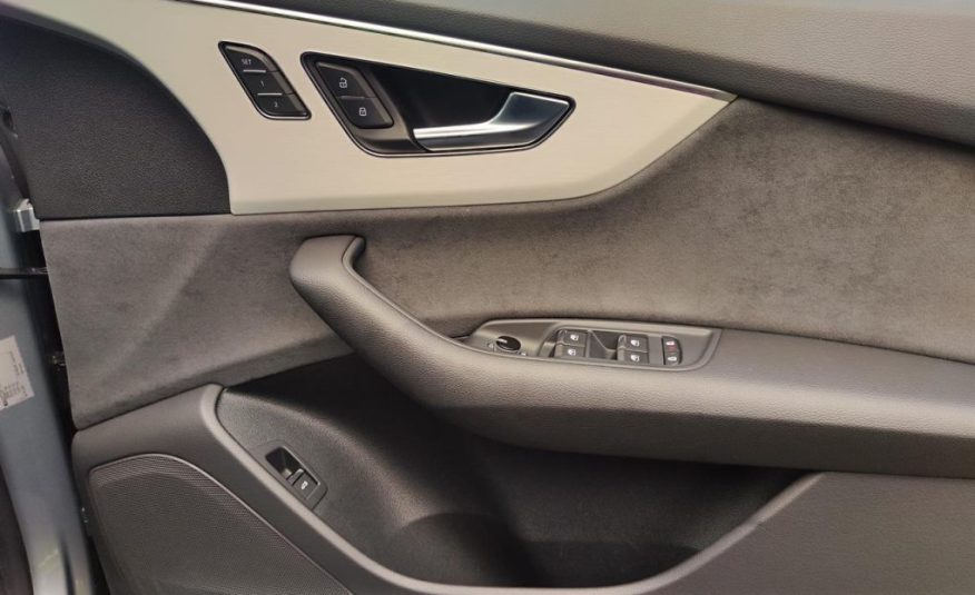 2023 Audi Q8 S line, 4WD