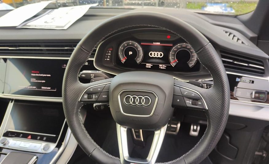 2023 Audi Q8 S line, 4WD