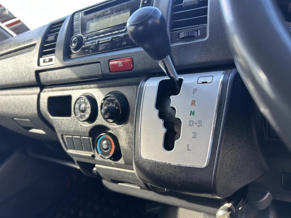 2015 Toyota Hiace 3.0 Diesel