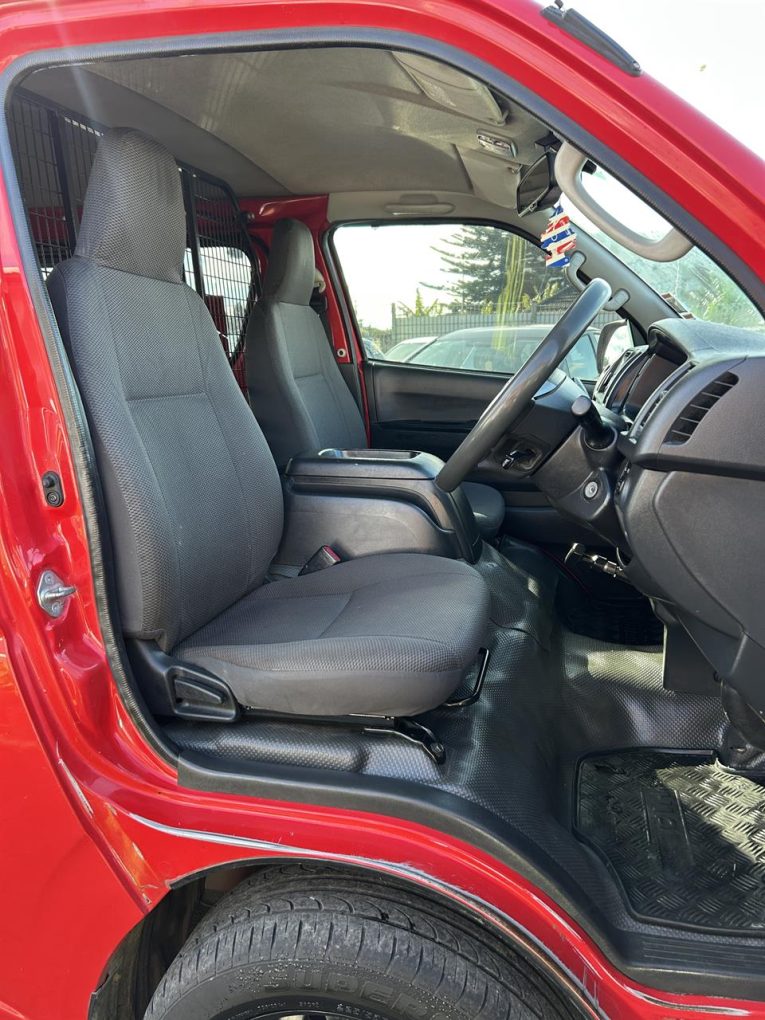 2015 Toyota Hiace 3.0 Diesel