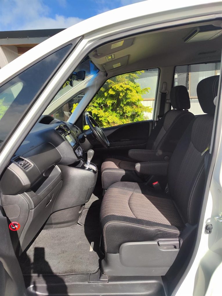 2015 Nissan Serena Hybrid