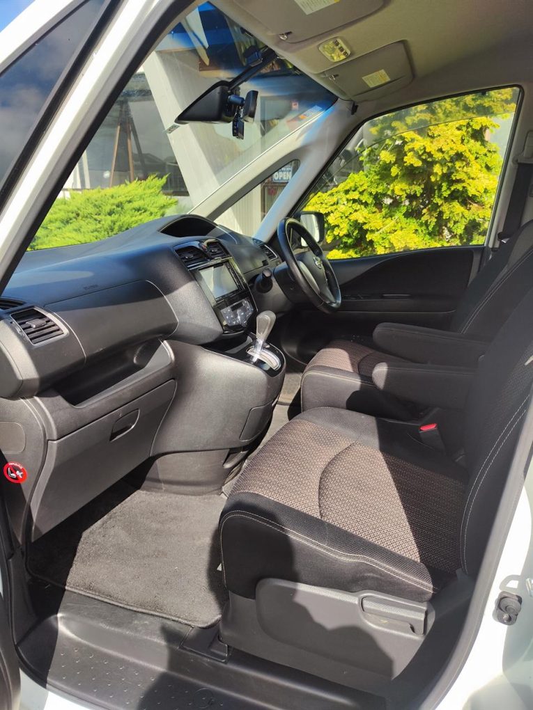 2015 Nissan Serena Hybrid