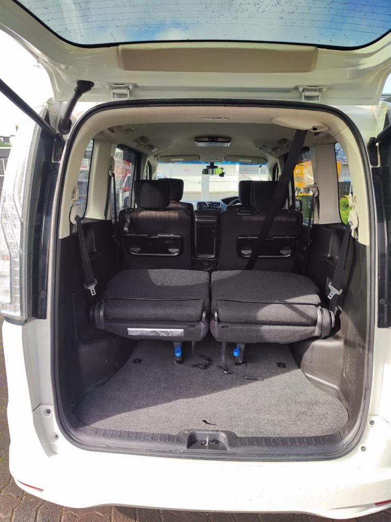 2015 Nissan Serena Hybrid