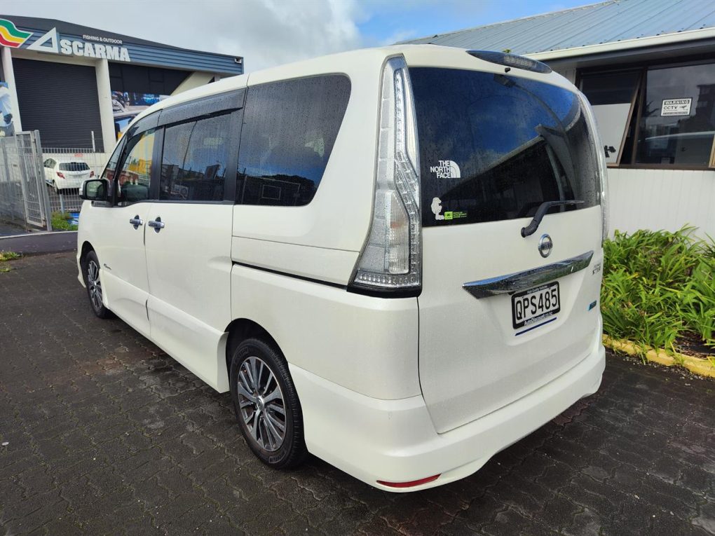2015 Nissan Serena Hybrid