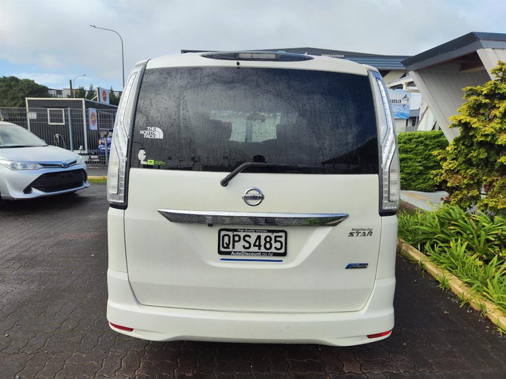 2015 Nissan Serena Hybrid