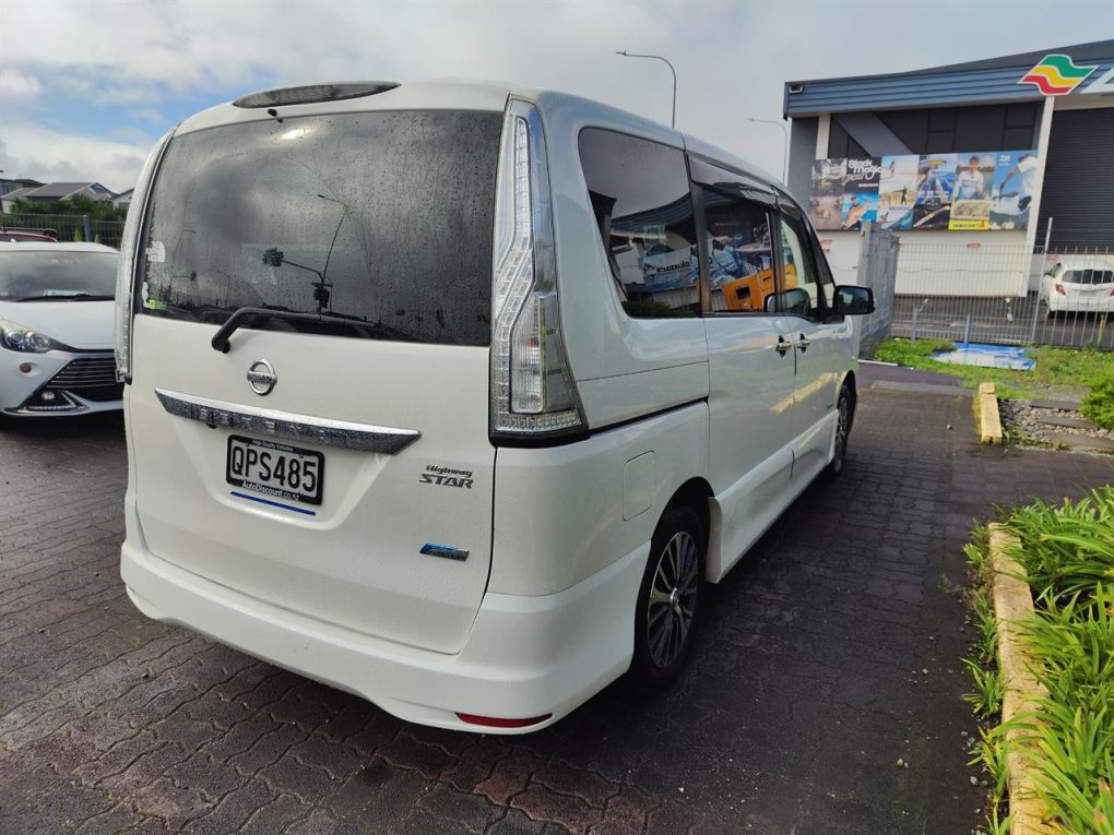 2015 Nissan Serena Hybrid