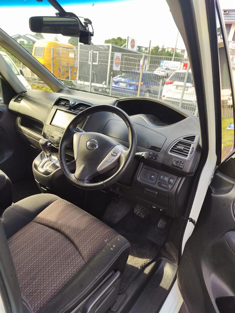 2015 Nissan Serena Hybrid