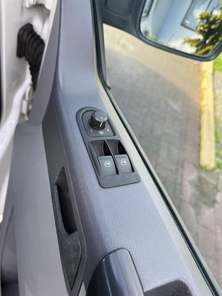 2010 Volkswagen T5 Van