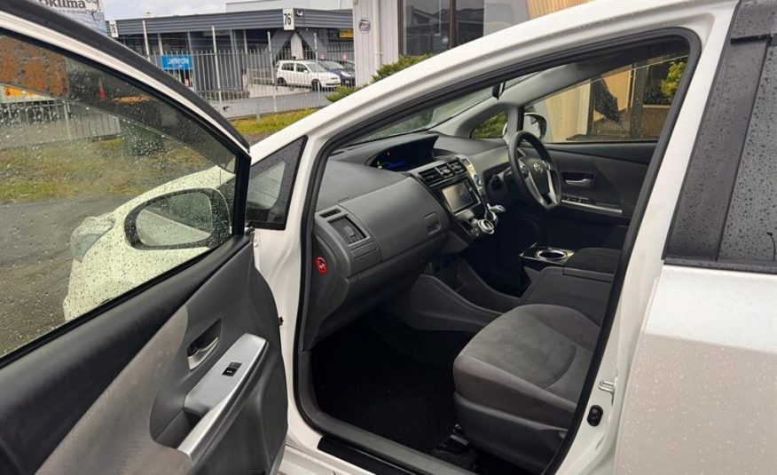 2014 Toyota Prius Alpha Station Wagon