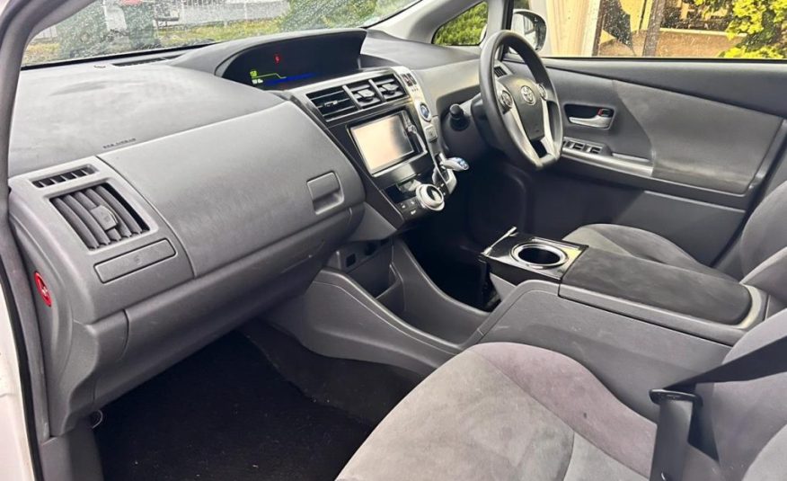 2014 Toyota Prius Alpha Station Wagon