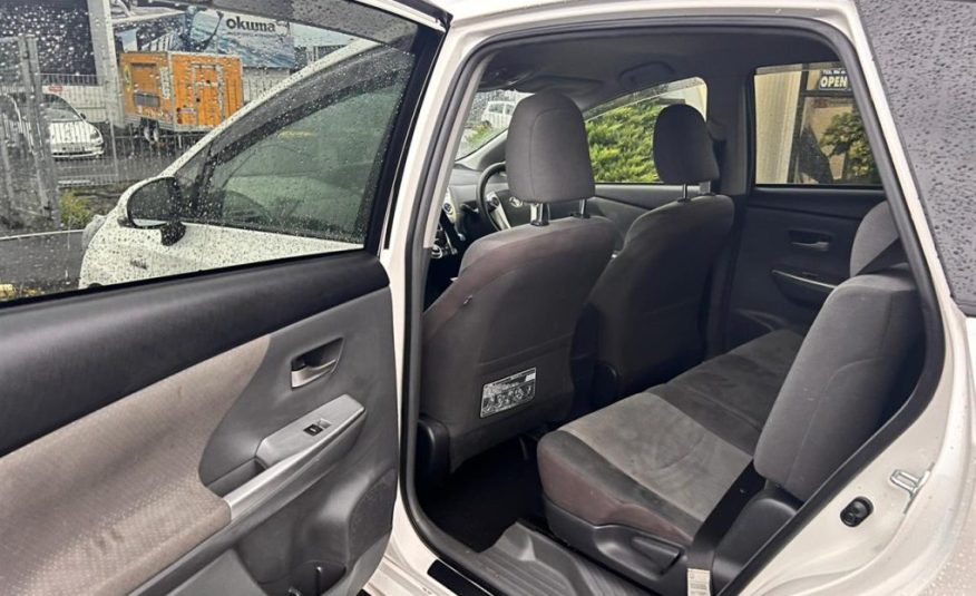 2014 Toyota Prius Alpha Station Wagon
