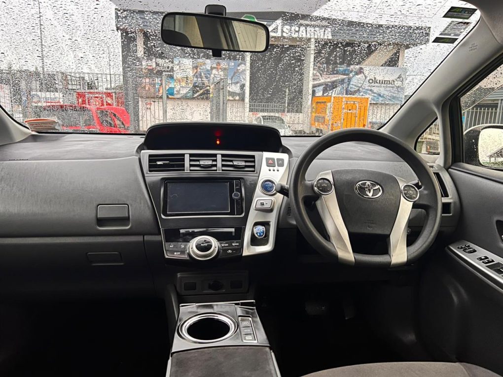 2014 Toyota Prius Alpha Station Wagon