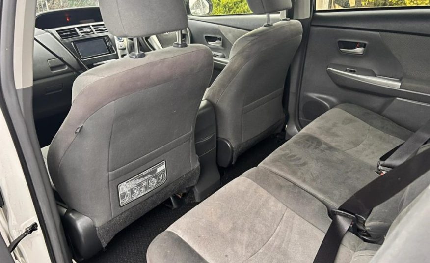 2014 Toyota Prius Alpha Station Wagon