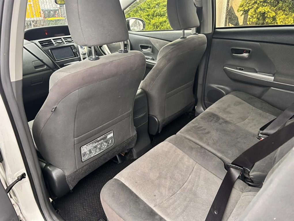 2014 Toyota Prius Alpha Station Wagon