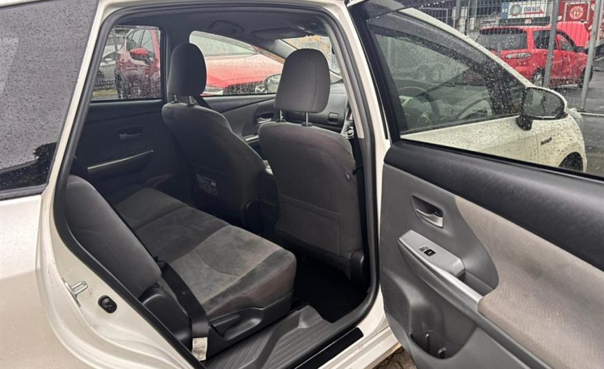 2014 Toyota Prius Alpha Station Wagon