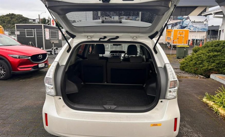 2014 Toyota Prius Alpha Station Wagon