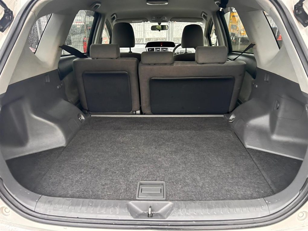 2014 Toyota Prius Alpha Station Wagon