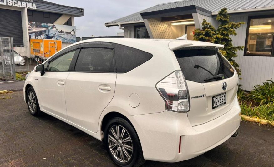 2014 Toyota Prius Alpha Station Wagon