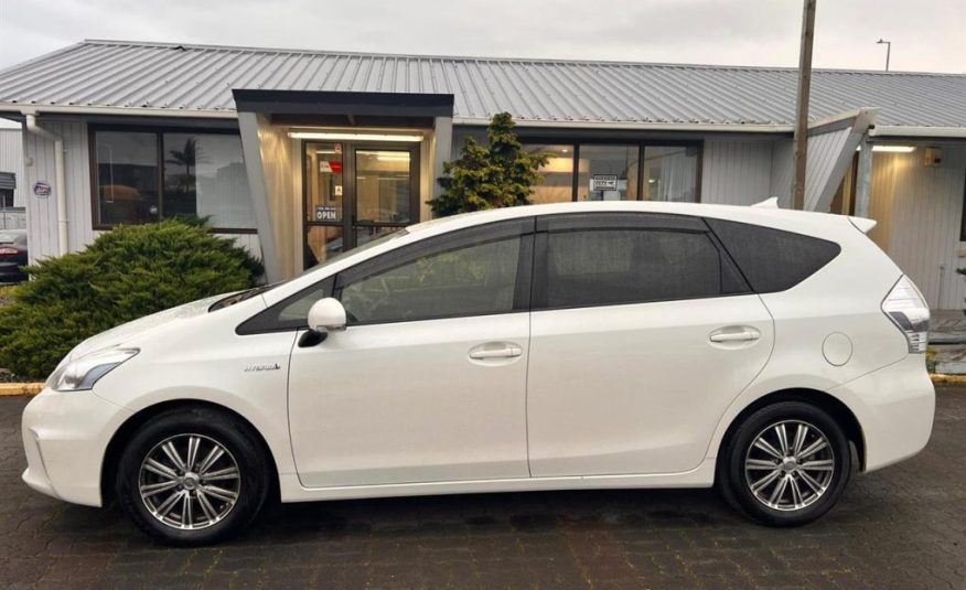 2014 Toyota Prius Alpha Station Wagon