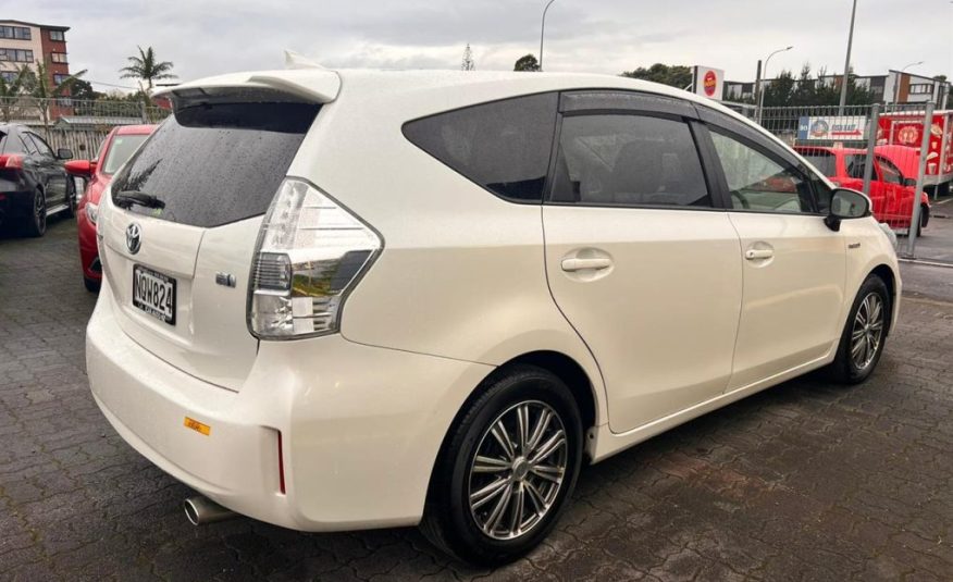 2014 Toyota Prius Alpha Station Wagon