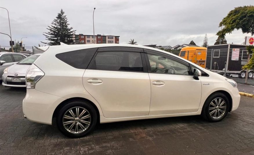 2014 Toyota Prius Alpha Station Wagon