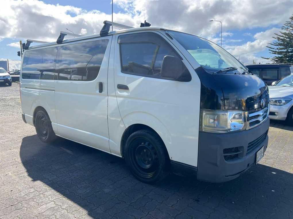 2005 Toyota REGIUS