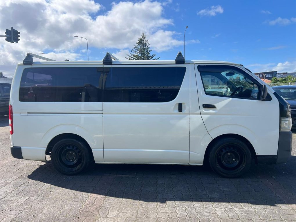2005 Toyota REGIUS