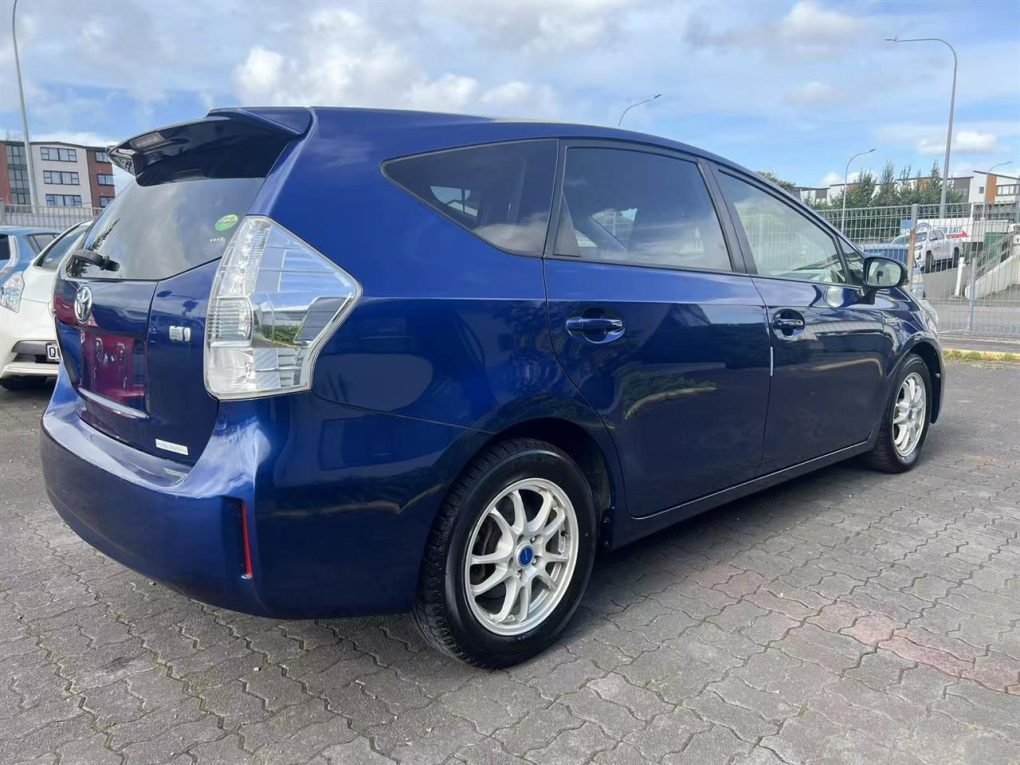 2012 Toyota Prius Alpha