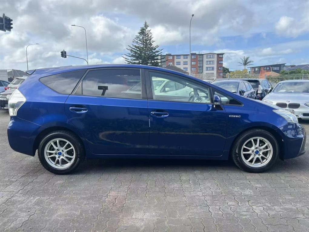 2012 Toyota Prius Alpha