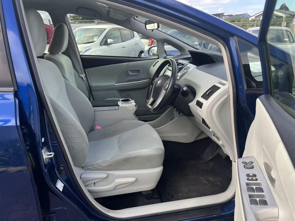 2012 Toyota Prius Alpha