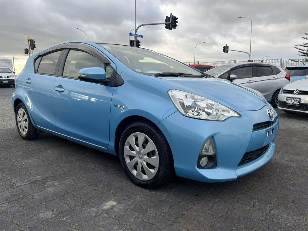 2013 Toyota Aqua G